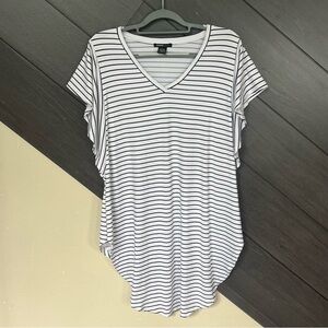 Robert‎ Louis Black and White Striped V-Neck Long Front Tee